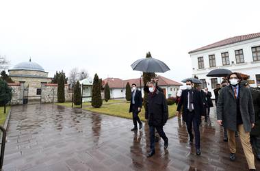 Millî Savunma Bakanı Hulusi Akar, Kosova’da Osmanlı Padişahı Sultan Birinci Murad Hüdavendigar'ın Türbesi'ni Ziyaret Etti